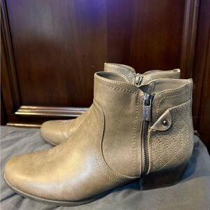 Taupe Ankle Boots worn 1x size 10 womens